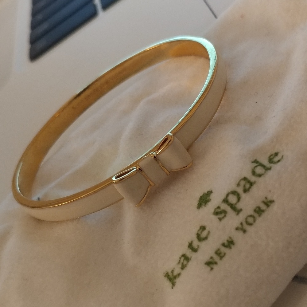 Kate Spade Take a Bow Bangle Cream/Gold